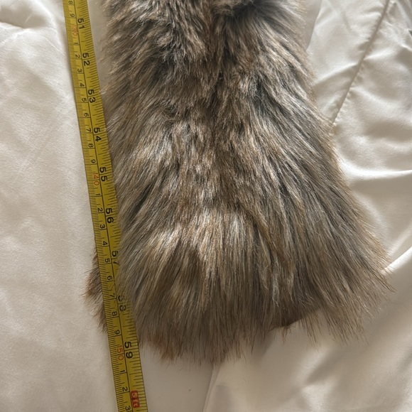 Two faux fur scarfs - Picture 6 of 6